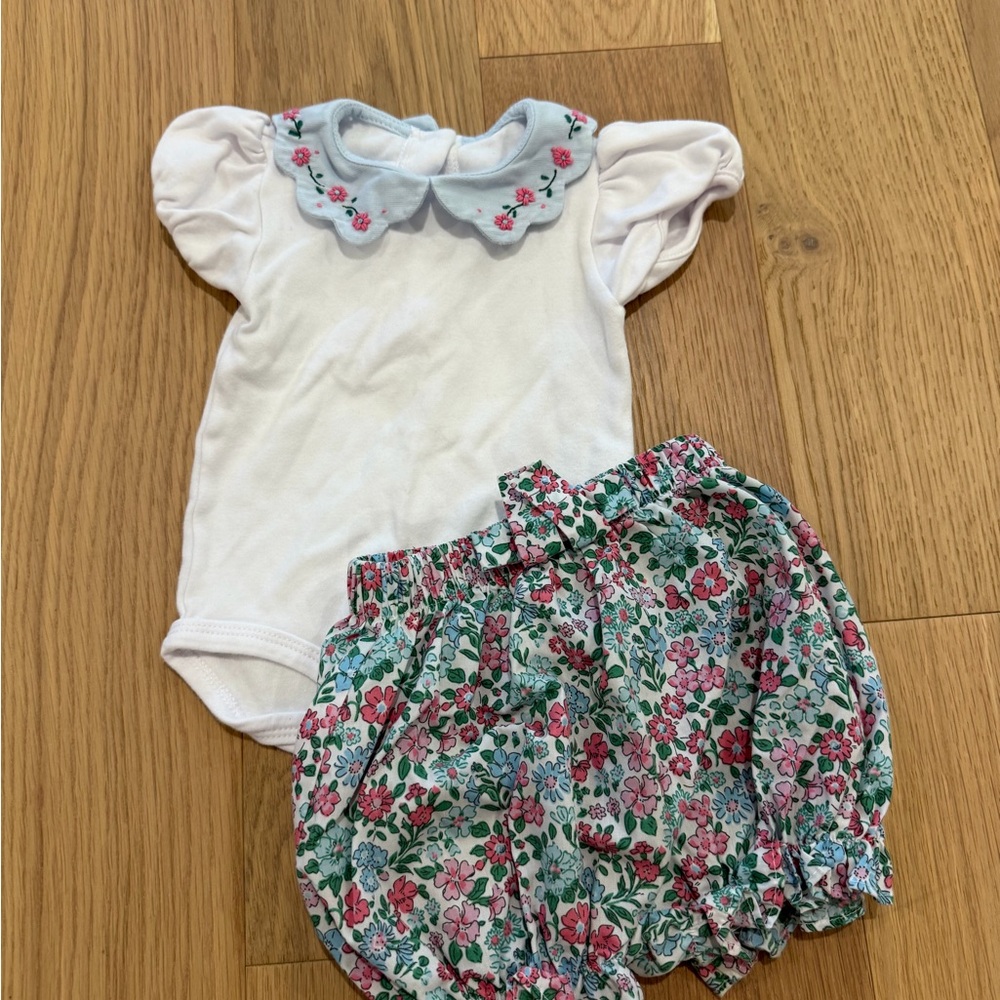 Little English Baby girls onsie and bloomers set